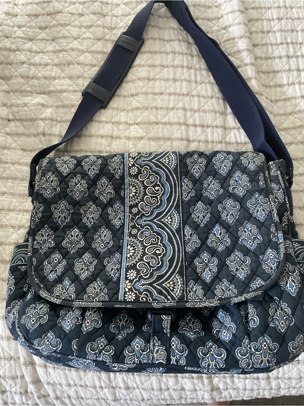 Vera Bradley Quilted Navy Paisley-Accent Messenger Computer Laptop Bag.